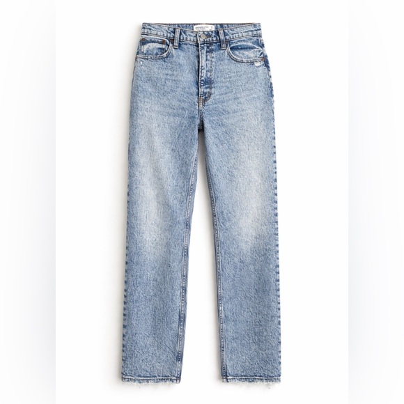Abercrombie & Fitch Denim - Abercrombie & Fitch The 90sStraight Ultra High Rise Jeans in an acid wash finish